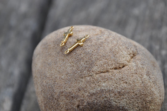 Connecteur croix minimaliste Plaqué Or 24 K 14 x 5 mm