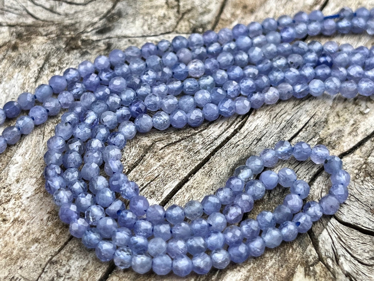 Tanzanite bleue 3,1 mm facettée, 10 perles facettes gemme naturelle 3,1mm tons bleus lavande, mauves,  Tanzanite pierre naturelle