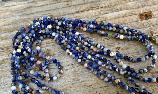 10 perles 2 mm Sodalite bleue et orange naturels facettées, perles naturelles 2mm, 10 perles Sodalite facettes gemme petites tailles