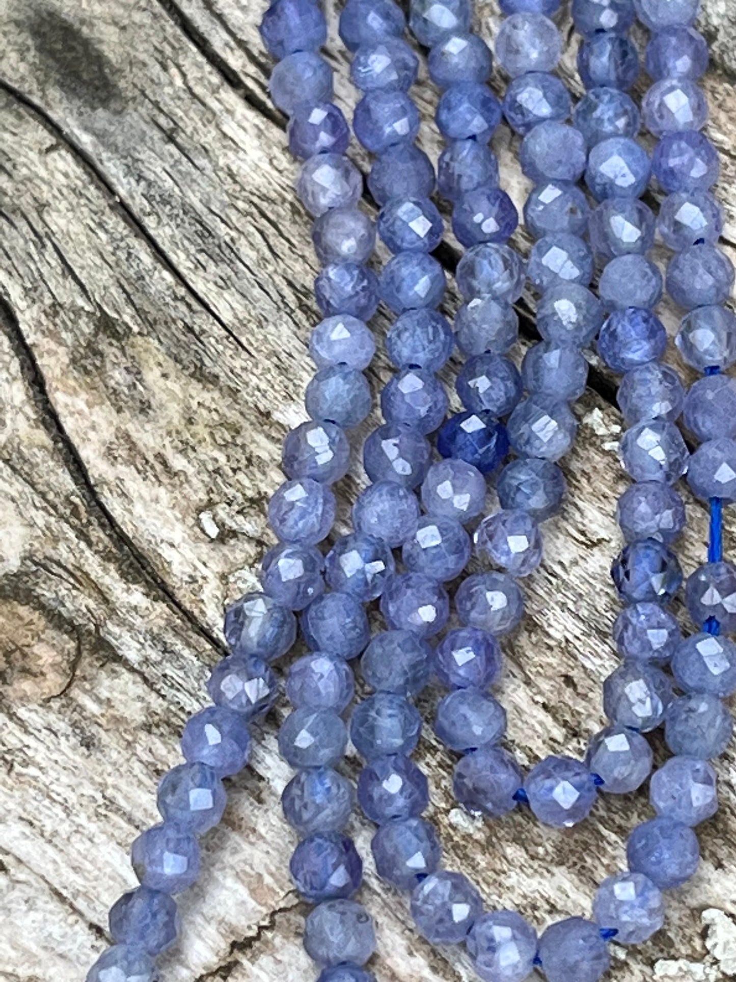 Tanzanite bleue 3,1 mm facettée, 10 perles facettes gemme naturelle 3,1mm tons bleus lavande, mauves,  Tanzanite pierre naturelle