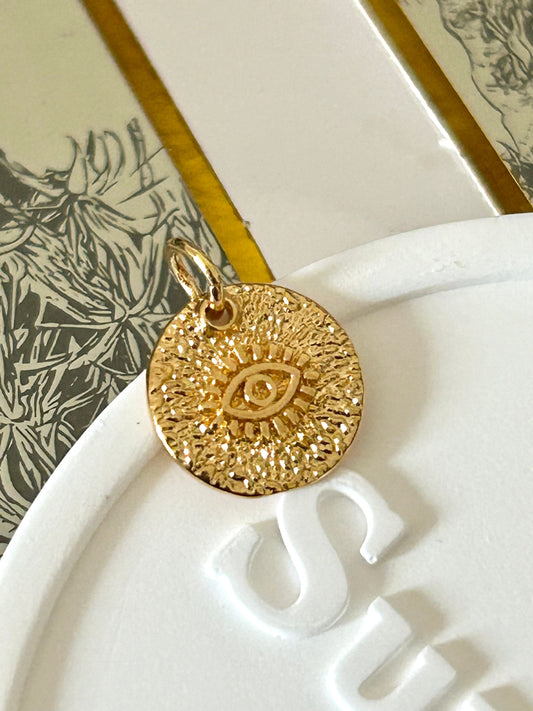 Médaille Œil 12mm en plaqué or 24K, pendentif protège mauvais œil, œil grec, œil turc. effet texture brillante