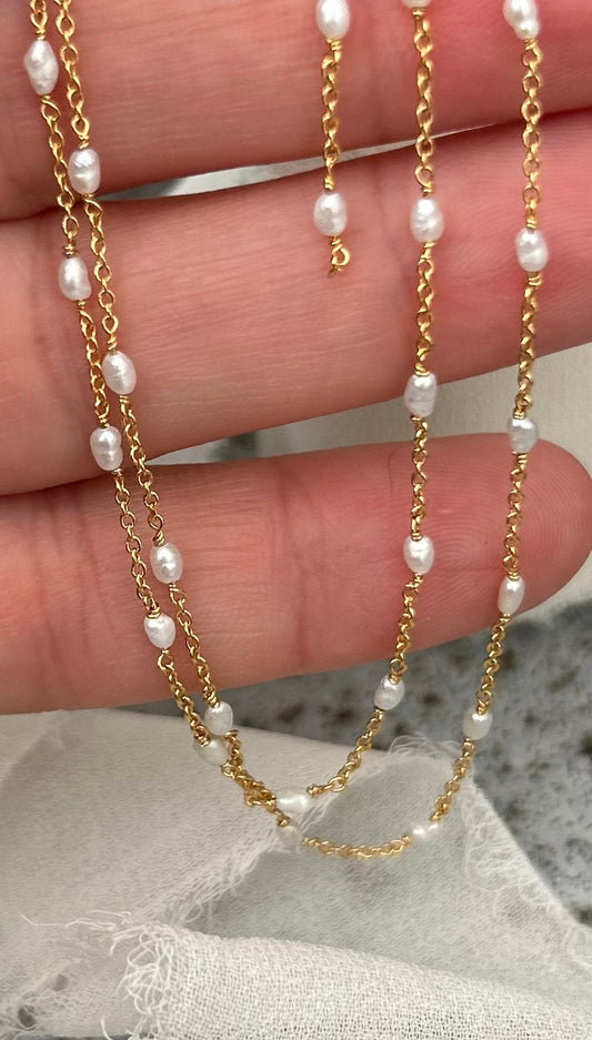 24K Chaîne et mini perles de culture  blanches naturelles 2 mm, morceau de 20cm de chaîne plaqué or 100% français