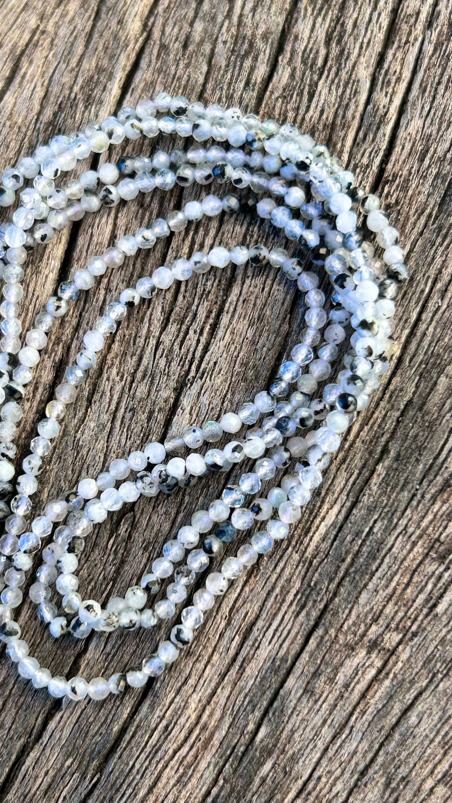 Perles facettées Pierre de Lune blanche et tourmaline noire naturelle 2,3mm, moonstone reflets légers bleu naturel, gemme création bijoux,
